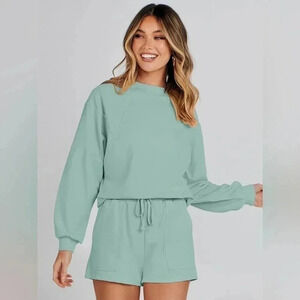MEROKEETY Women Oversized Batwing Sleeve Lounge Sets Sweatshirt and Shorts Sz. M